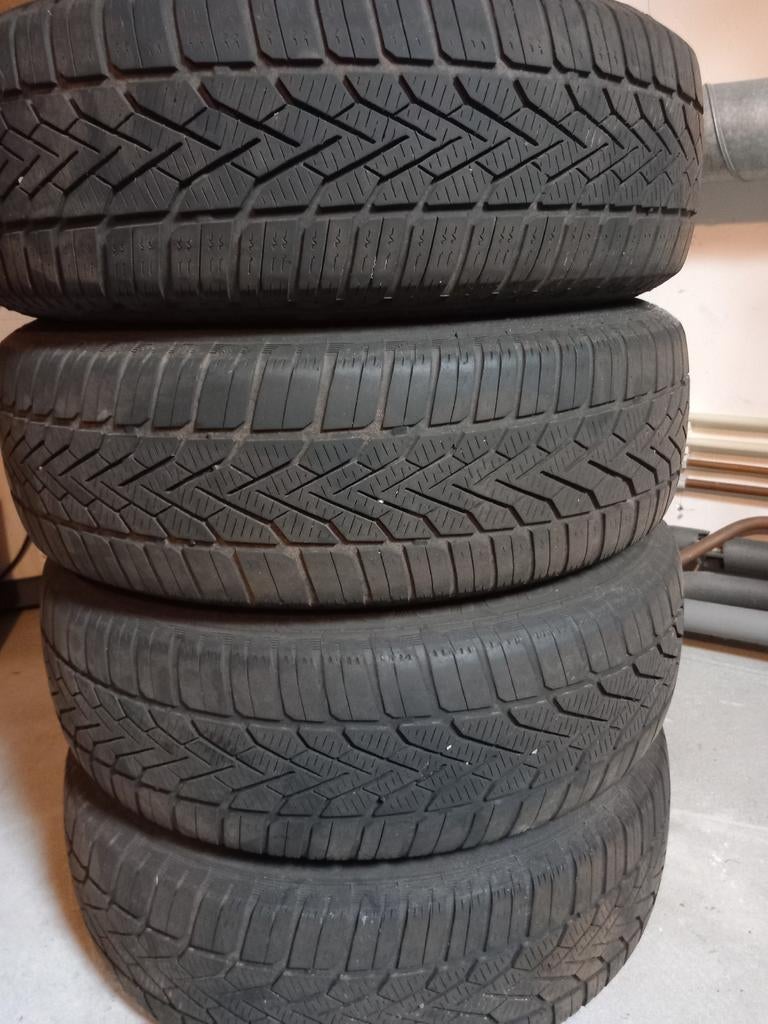 OPRUIMING: Winterbanden semperit 185/65 R15 T, Auto-onderdelen, Ophalen, Peugeot