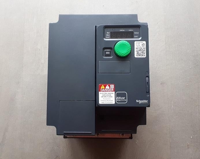 Schneider ATV320 frequentieregelaar 1~230V in,  1,5kW, Schneider, Zo goed als nieuw, Schneider Nederland, Info@schneider.nl