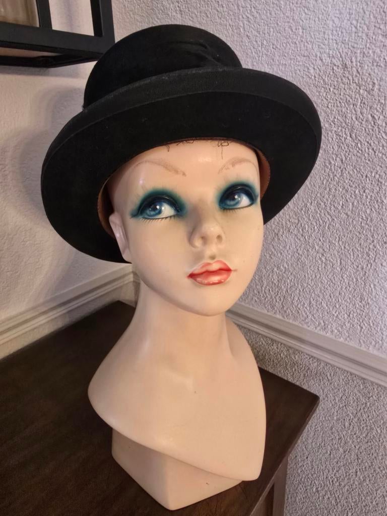 Vintage mannequinhoofd met Engelse hoge hoed., Antiek en Kunst, Curiosa en Brocante, Ophalen of Verzenden