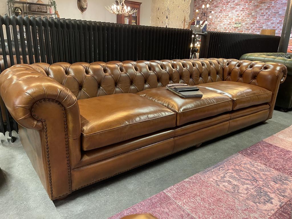 ACTIE chesterfield 4 Zits chesterfield donker Cognac leer, Nieuw, Ophalen of Verzenden, Vierpersoons of meer, Leer