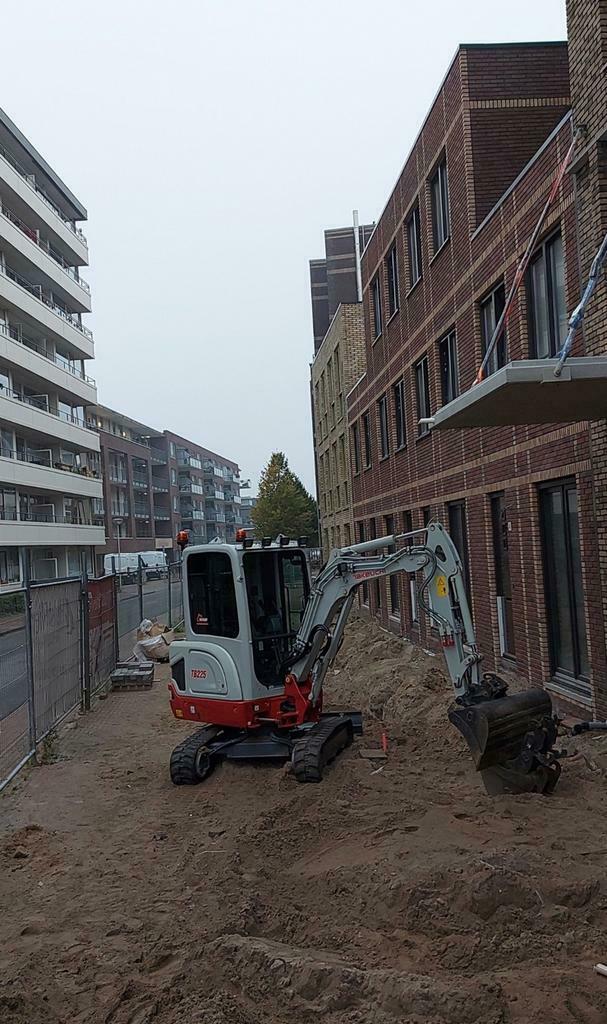 Holtkamp Klein Grondverzet. Tuin ontruiming / tuin aanleg, Tuin- of Vijveraanleg