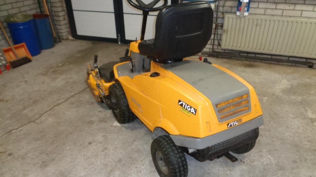 wegens inruil zeer nette  stiga frontmaaier /honda 2 cilinde, Ophalen, Gebruikt, Nederland, Stiga