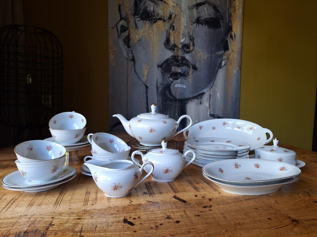 Mignon Bavaria ontbijt/thee servies met bloemmotief, Antiek en Kunst, Antiek | Servies compleet, Ophalen of Verzenden