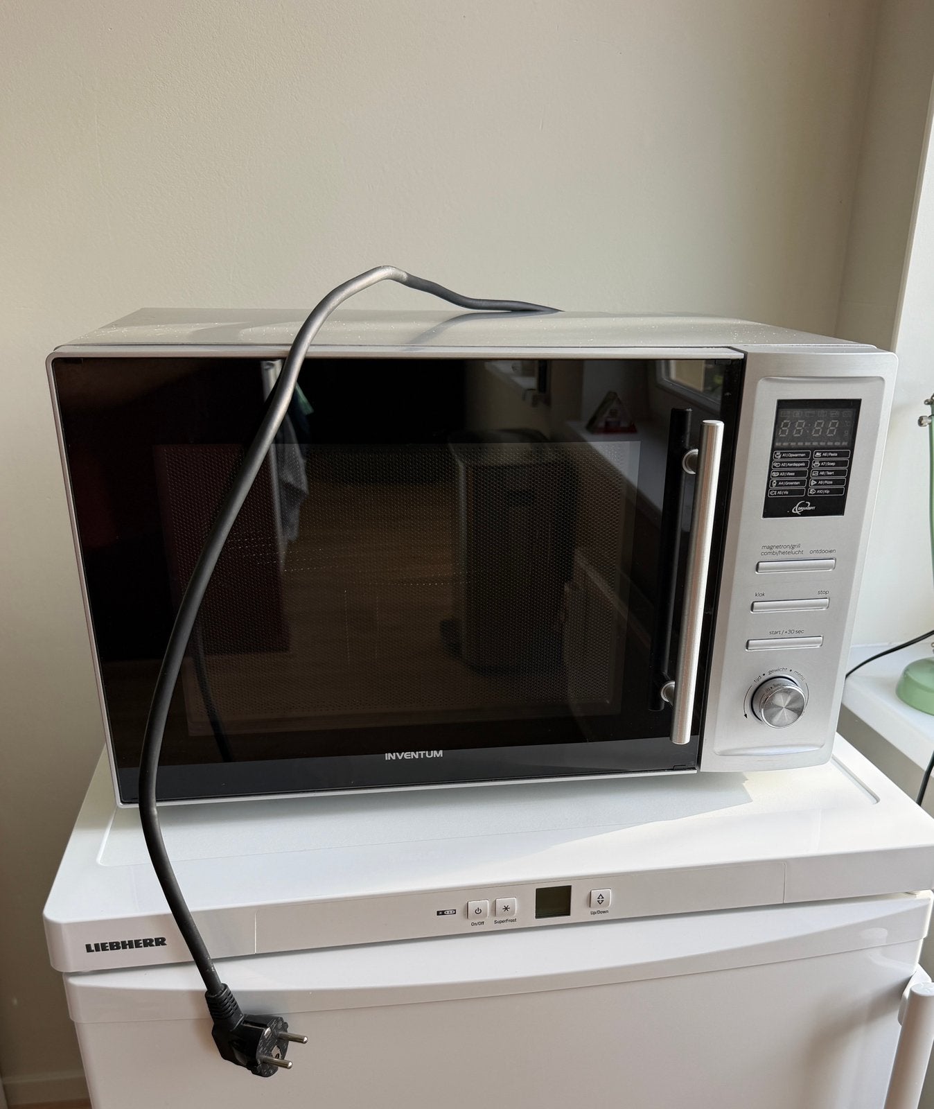 Inventum combimagnetron MN325CS RVS/zwart, Ophalen, Combimagnetron, Gebruikt, Draaiplateau