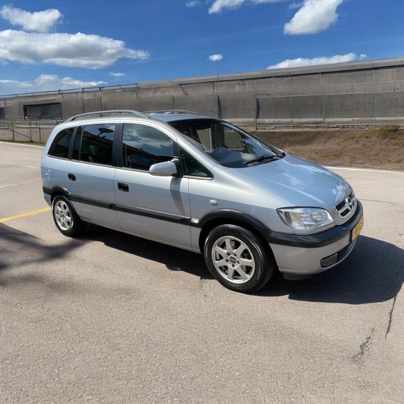 Opel Zafira 2002 apk 08-2027, Auto-onderdelen, Ophalen of Verzenden, Opel, Bumper