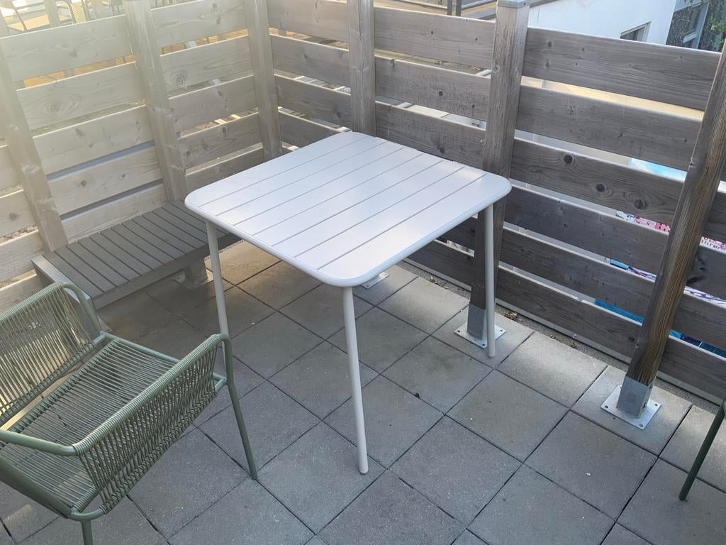 Kwantum Azzuro tuintafel 78x78 zandkleur - Zo goed als nieuw, Tuin en Terras, Tuinsets en Loungesets, Ophalen of Verzenden, Zo goed als nieuw