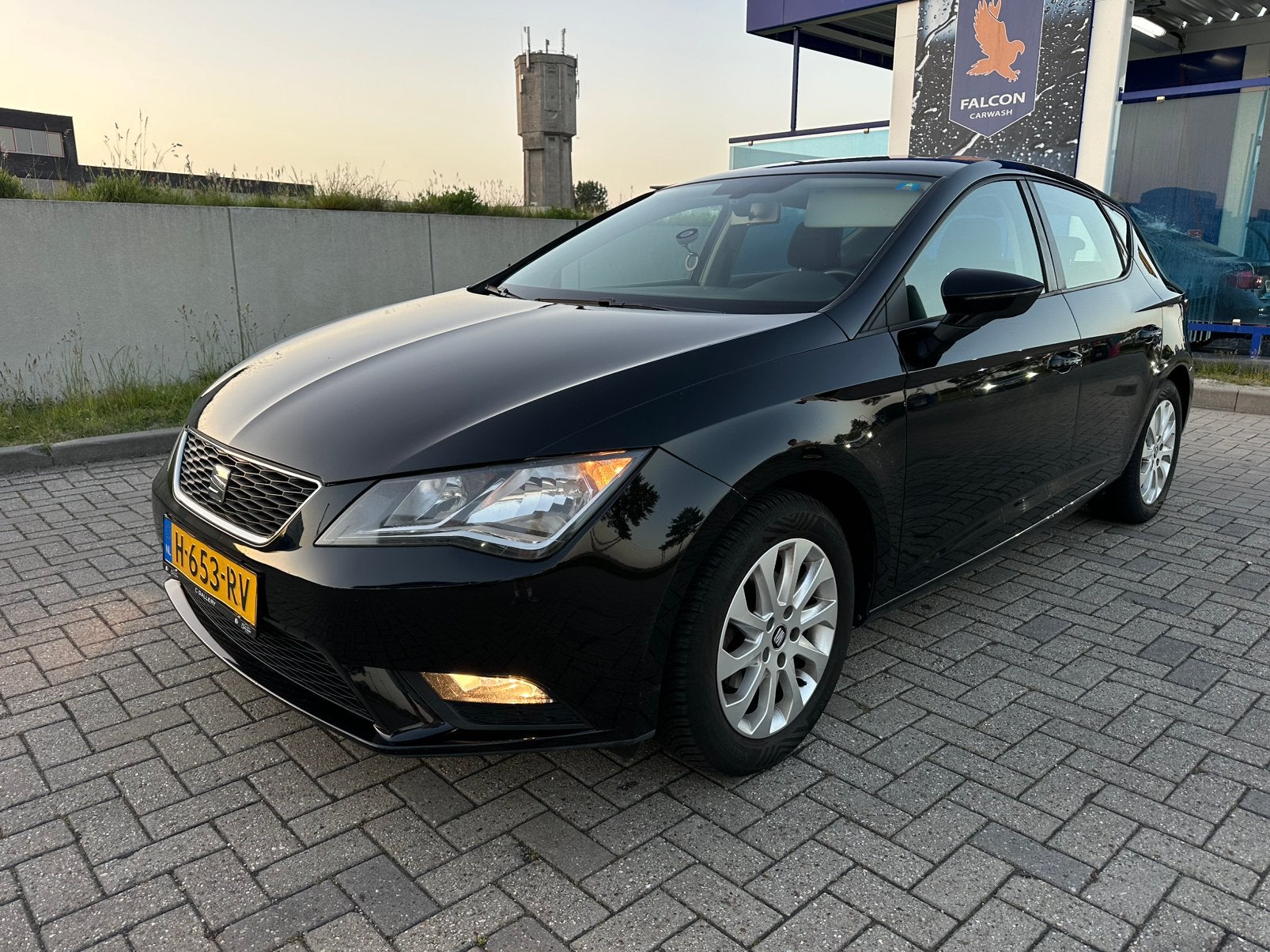 Seat Leon 1.2 TSI 110PK Hatchback | 5 D | Airco | trekhaak |, Auto's, Voorwielaandrijving, Zwart, 4 cilinders, Leon