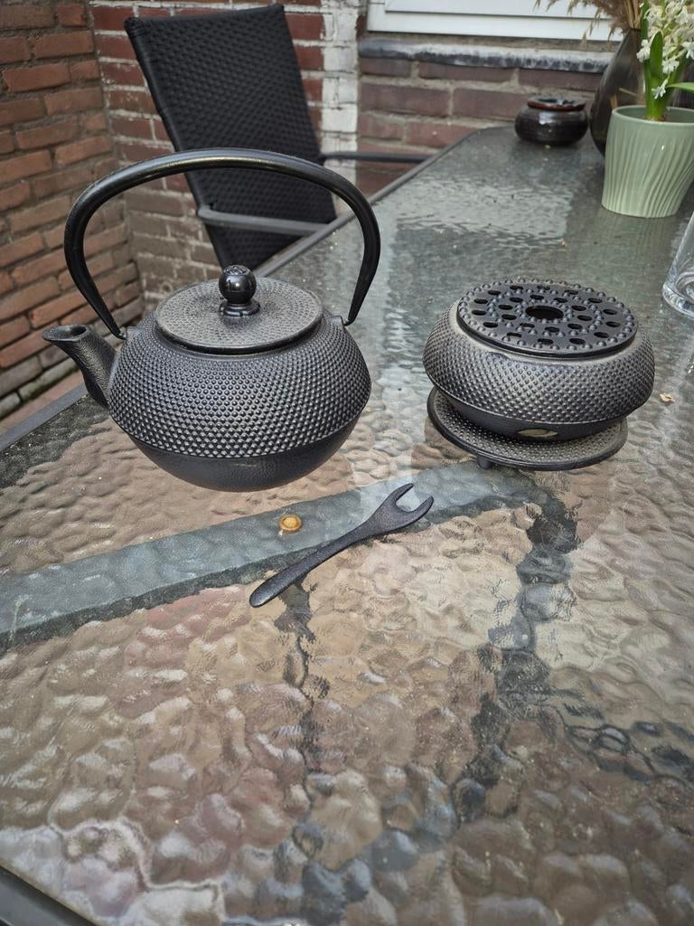 Gietijzeren theepot met warmhoud stoofje, Theepot/fluitketel, Gebruikt, Ophalen of Verzenden, Zwart