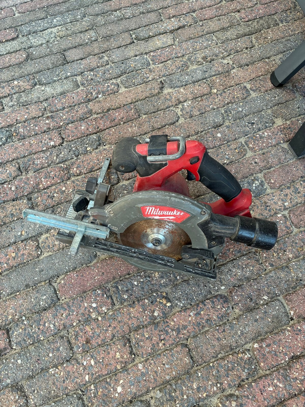Milwaukee M18 CCSS Cirkelzaag - Krachtig en Draadloos, Doe-het-zelf en Verbouw, Gereedschap | Zaagmachines, Gebruikt, Cirkelzaag