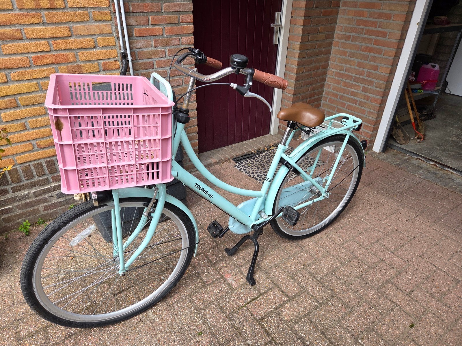 Touris Damesfiets met Roze Mand - Zo goed als nieuw, Fietsen en Brommers, Fietsen | Dames | Damesfietsen, Terugtraprem, (Extra) lage instap