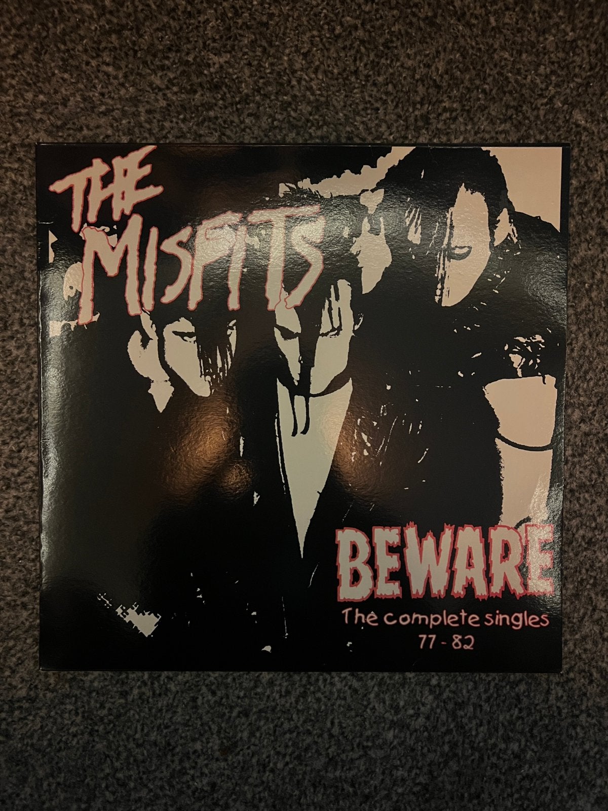 The Misfits - Beware: The Complete Singles 77-82 (Rood Vinyl, Ophalen of Verzenden, 12 inch, Colored vinyl, Alternative