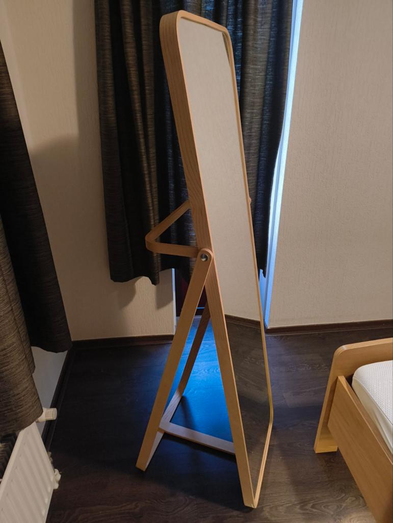 Stijlvolle staande spiegel met houten frame, Huis en Inrichting, Woonaccessoires | Spiegels, Minder dan 50 cm, Ophalen of Verzenden