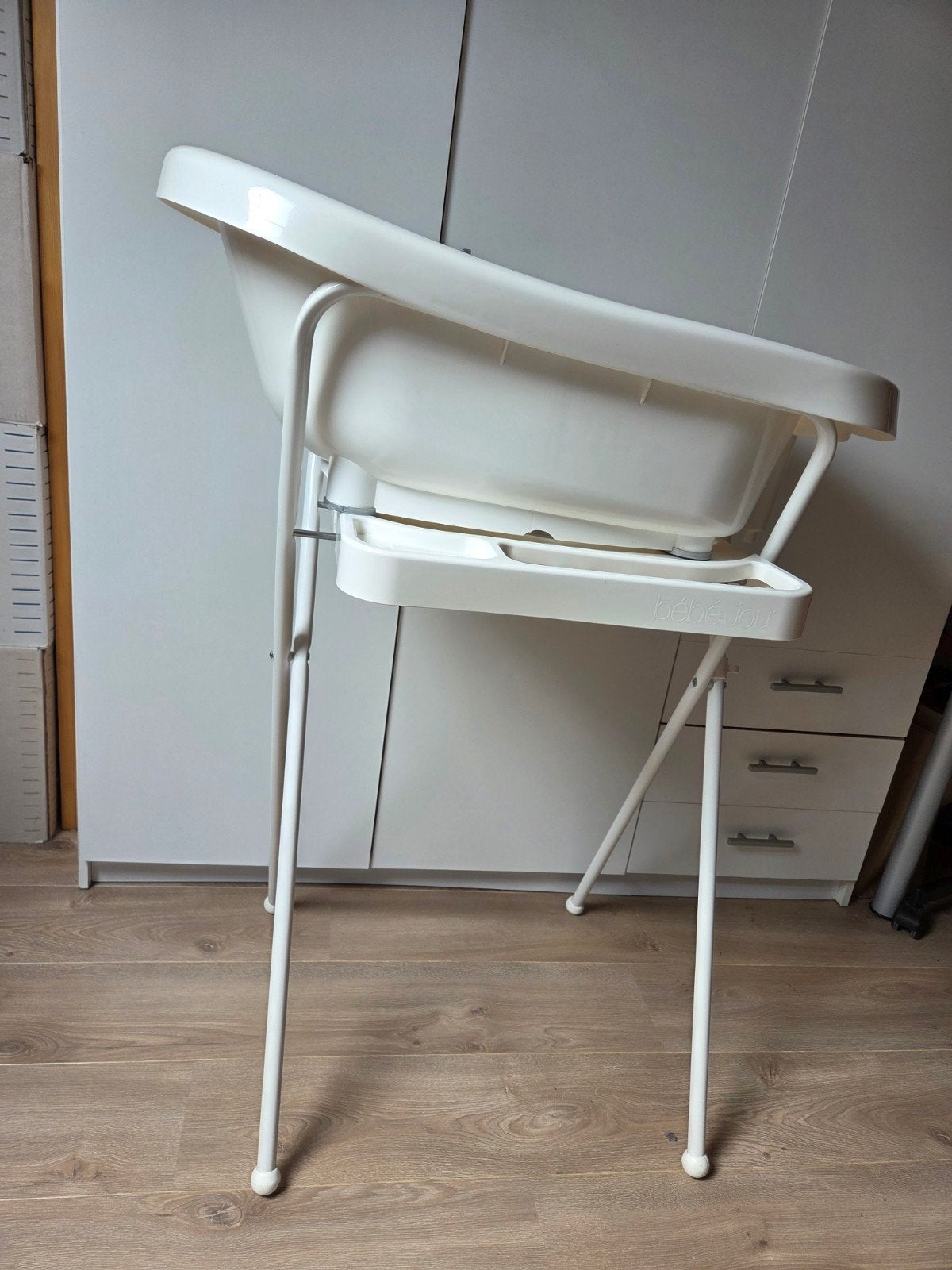 babybadje op standaard, bebe jou, Kinderen en Baby's, Badjes en Verzorging, Ophalen, Gebruikt, Badje, Bébé-jou