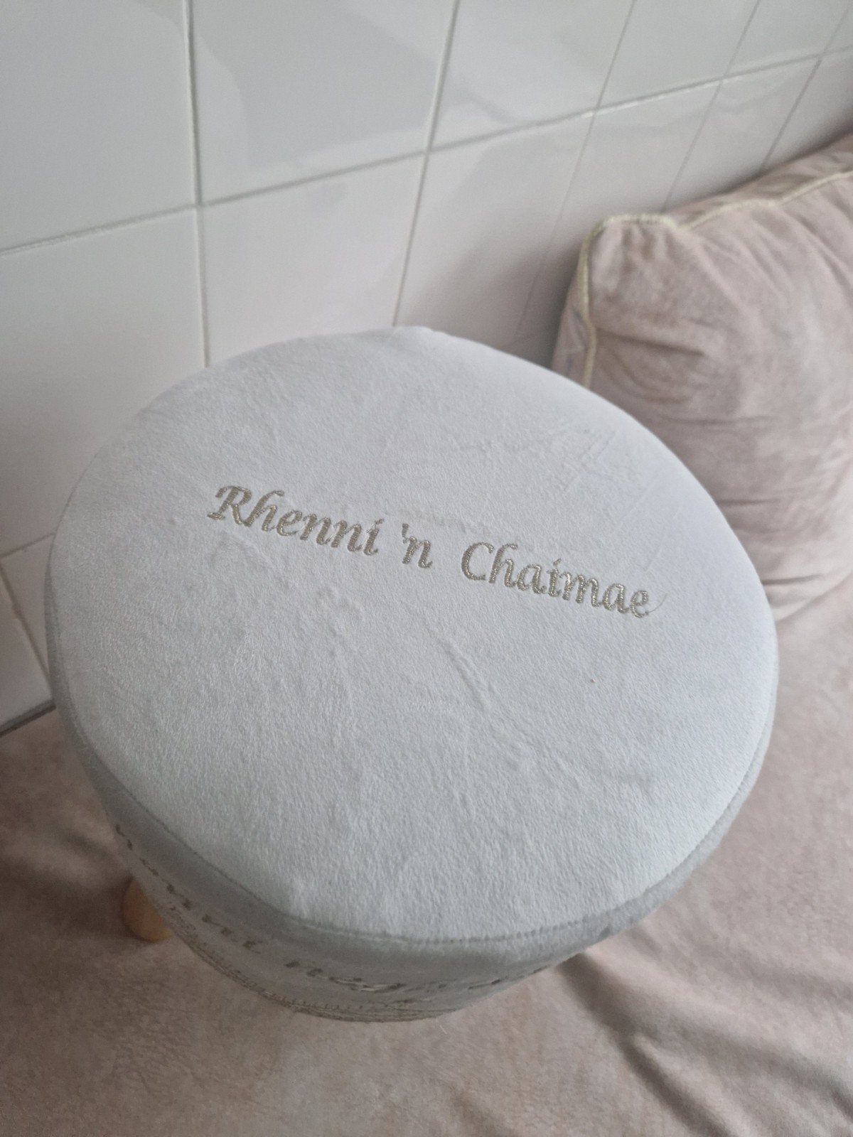 Decoratieve poef met borduursel, Hout, Minder dan 50 cm, Rond, Minder dan 50 cm