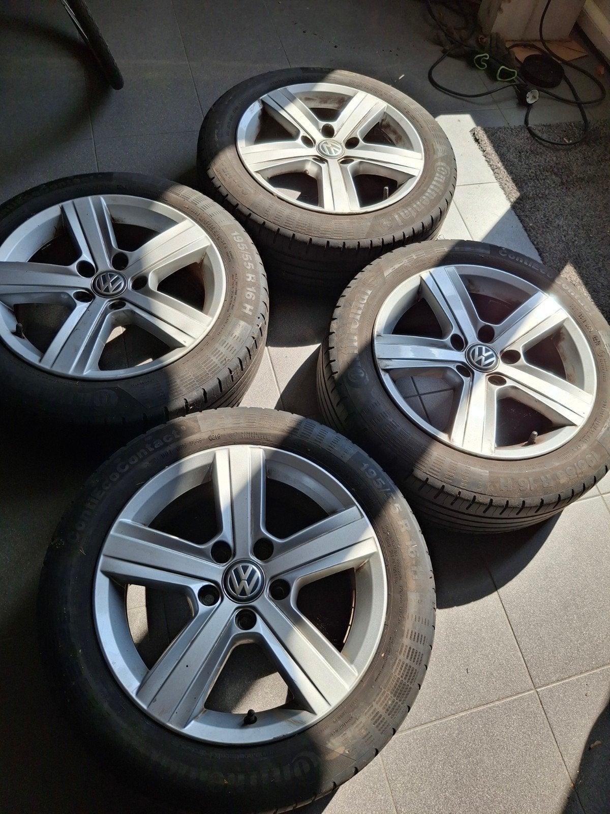 Originele VW 16" Dover velgen + Continental banden (5x112), Ophalen, Zo goed als nieuw