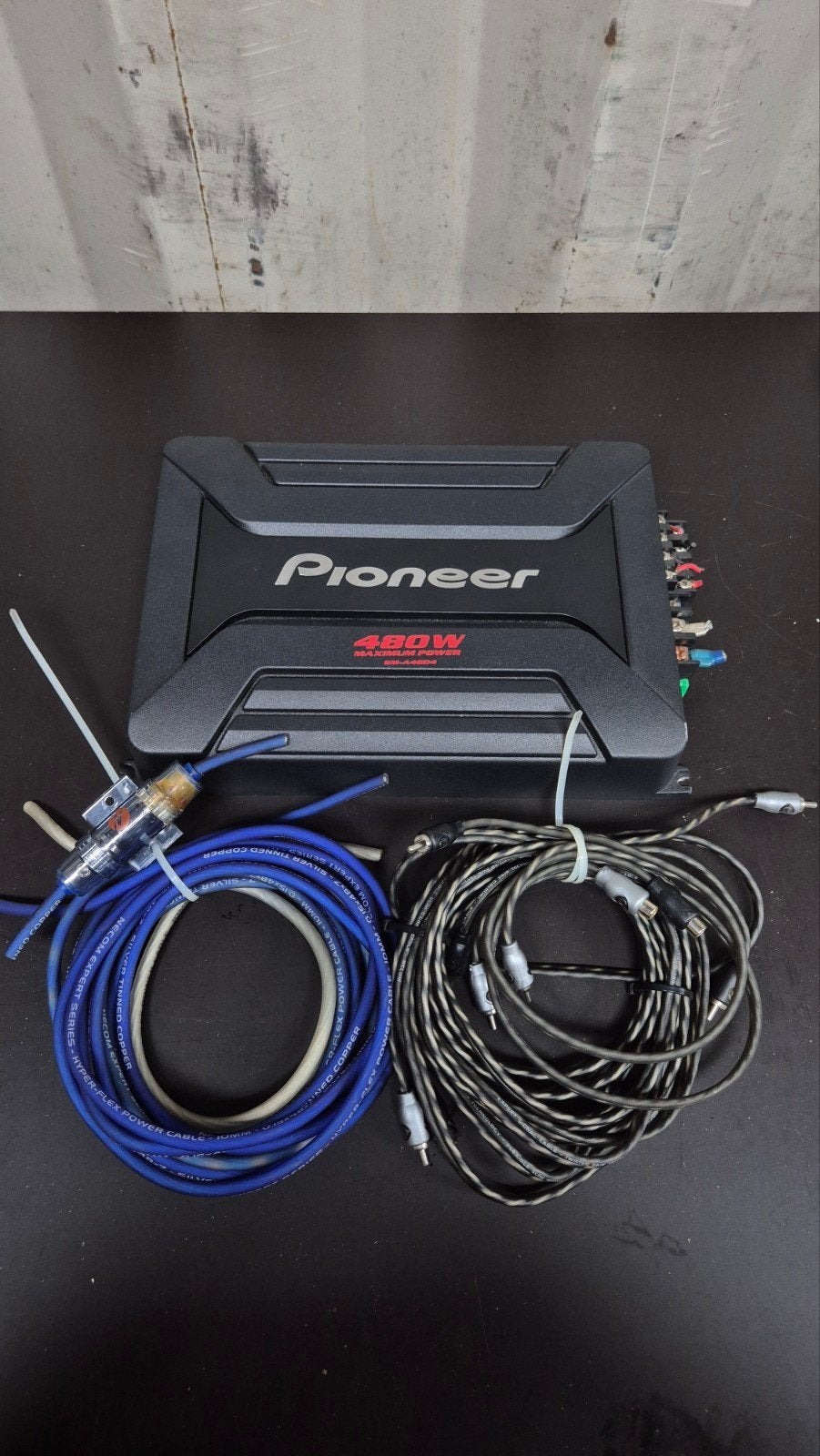 Pioneer 4 kanaals auto versterker met kabelset, Auto diversen, Autospeakers, Ophalen of Verzenden