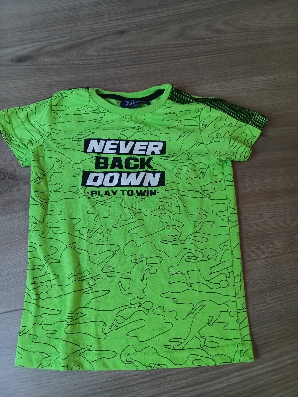 Stoer UNLOCKED T-shirt maat 116/122 - Neon Groen, UNLOCKED, Ophalen of Verzenden, Zo goed als nieuw, Shirt of Longsleeve