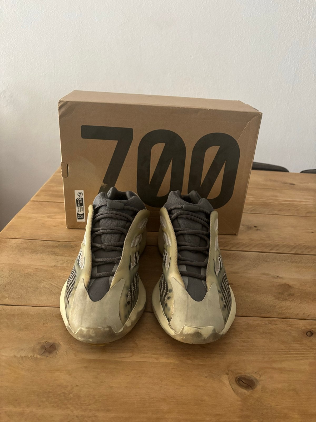 Yeezy 700 V3 Azael - Maat 46 2/3 - Goede staat, Kleding | Heren, Schoenen, Ophalen of Verzenden, Gedragen, Sneakers of Gympen