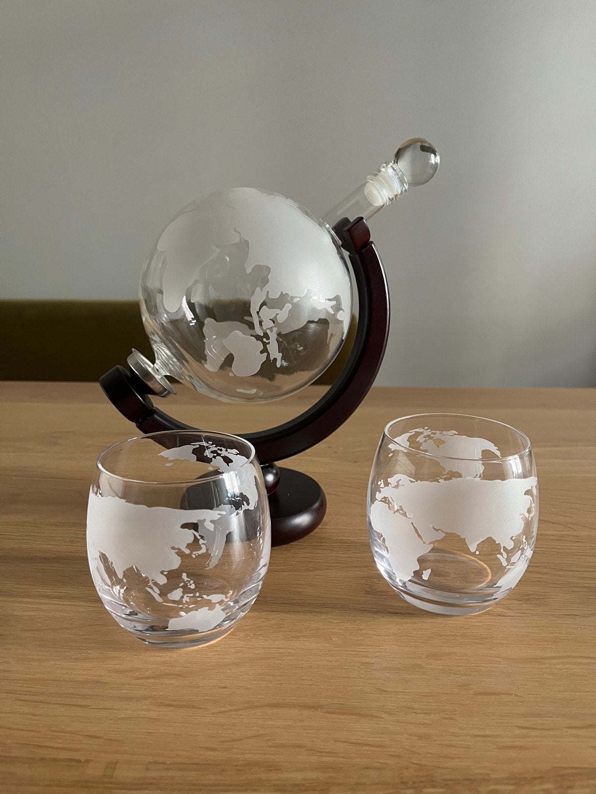 Globe Drink Dispenser met 2 decoratieve glazen, Meerkleurig, Nieuw, Ophalen of Verzenden, Modern