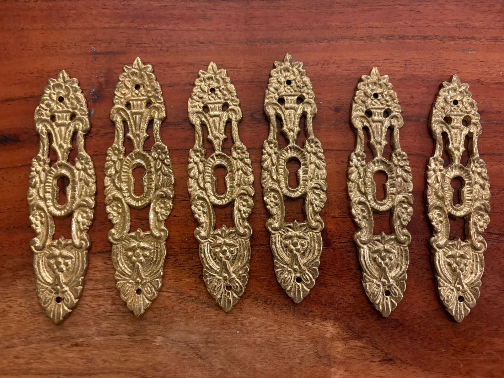 Set van 6 zware gegoten messing sleutelplaten Barok / Rococo, Antiek en Kunst, Ophalen of Verzenden
