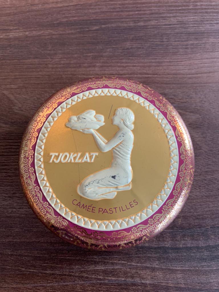 Tjoklat camée pastilles vintage blikje, Verzamelen, Blikken, Ophalen of Verzenden, Gebruikt, Overige, Overige merken