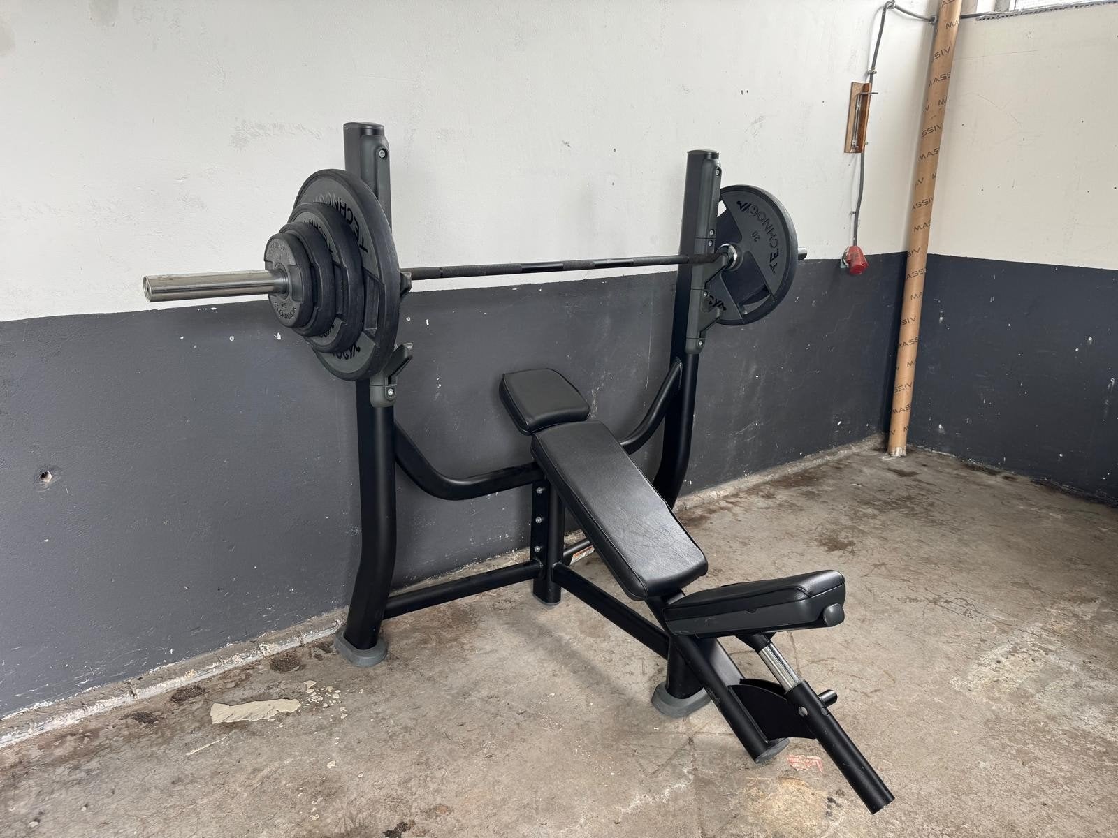 Life Fitness Signature Incline Bench Press, Life Fitness, Gebruikt, Ophalen of Verzenden, Life Fitness, 10601 W Belmont Ave, Franklin Park, IL 60131, USA