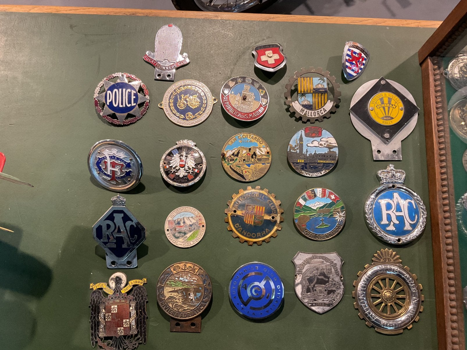 Oldtimer Plaquettes zijn per  stuk te koop, Ophalen of Verzenden