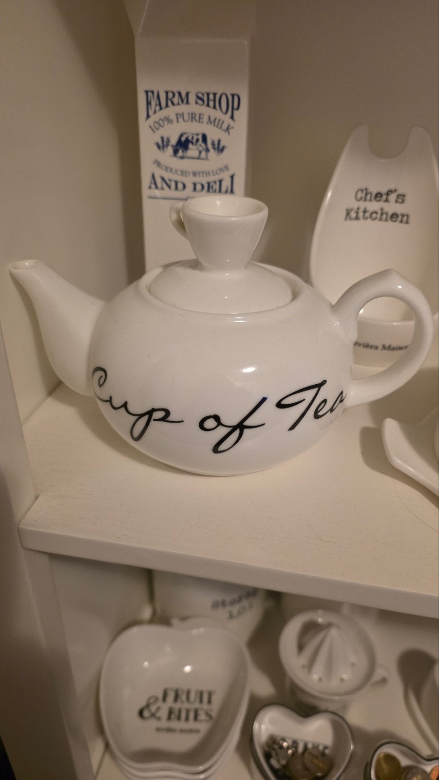Riviera Maison Theepot 'Cup of Tea' - Zo goed als nieuw, Theepot/fluitketel, Ophalen of Verzenden, Zo goed als nieuw, Steen/keramiek
