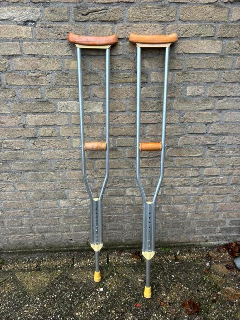 Okselkrukken, verstelbaar 115-135 hoogte grond oksel, Ophalen of Verzenden, In hoogte verstelbaar, Gebruikt