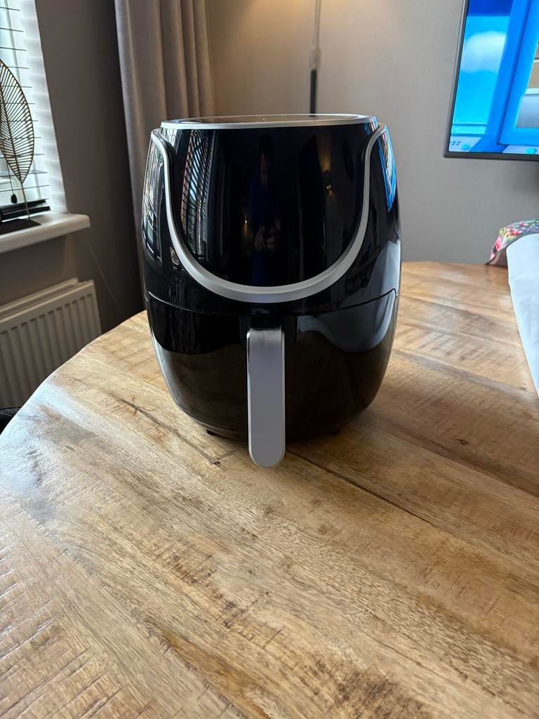 Zwarte airfryer, Ophalen of Verzenden, Gebruikt, Airfryer, 750 t/m 999 gram