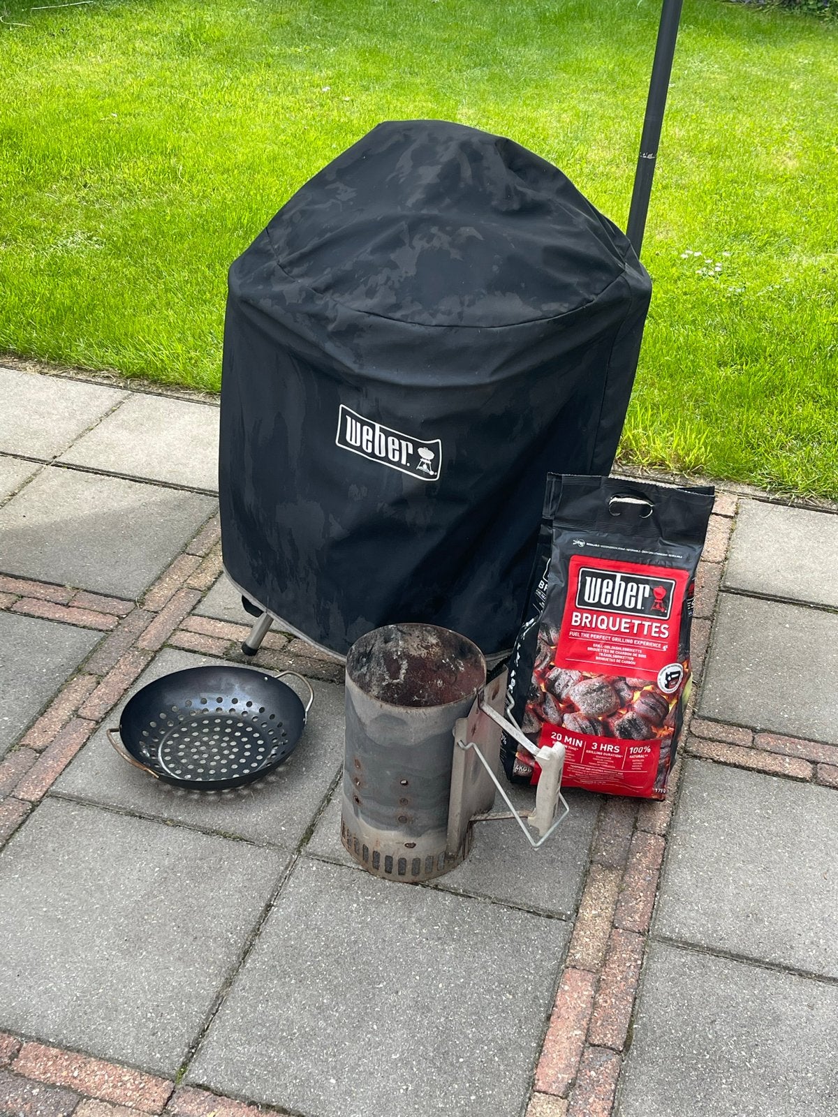 Weber BBQ 47 cm met accessoires en briketten, Ophalen of Verzenden, Gebruikt
