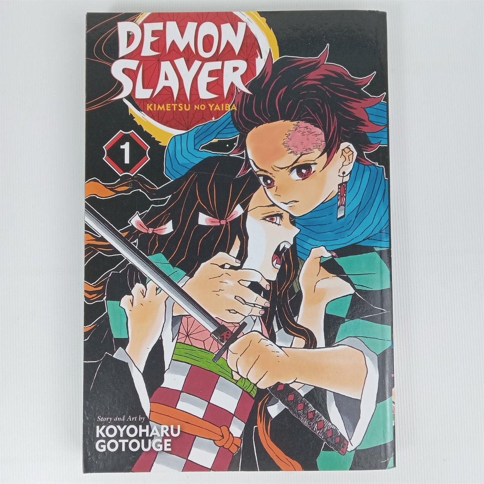 Demon Slayer: Kimetsu no Yaiba Vol. 1 - Manga, Boeken, Gelezen, Koyoharu Gotouge, Eén stripboek, Ophalen of Verzenden
