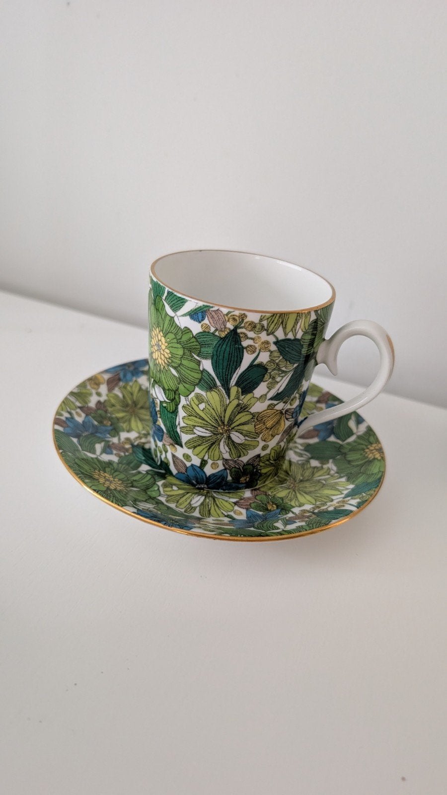 Royal Albert Guinevere kop en schotel, bloemmotief, Antiek en Kunst, Antiek | Servies los, Ophalen of Verzenden