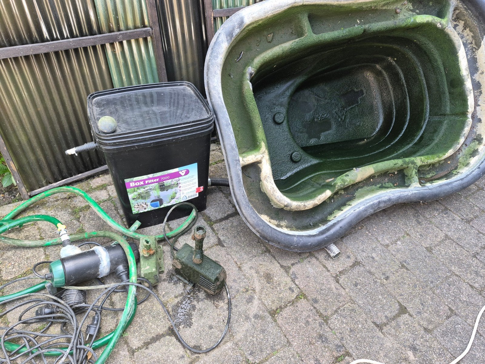 Gratis vijverset: 250L vijver, pompen en filters, Ophalen