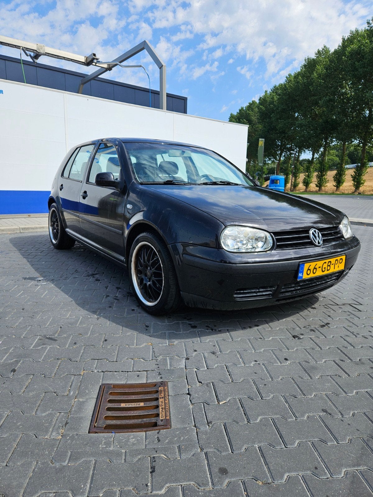 Volkswagen Golf 1.6 74KW AUT 2000 Zwart, Auto's, Volkswagen, 4 cilinders, 100 pk, 1200 kg, 1123 kg