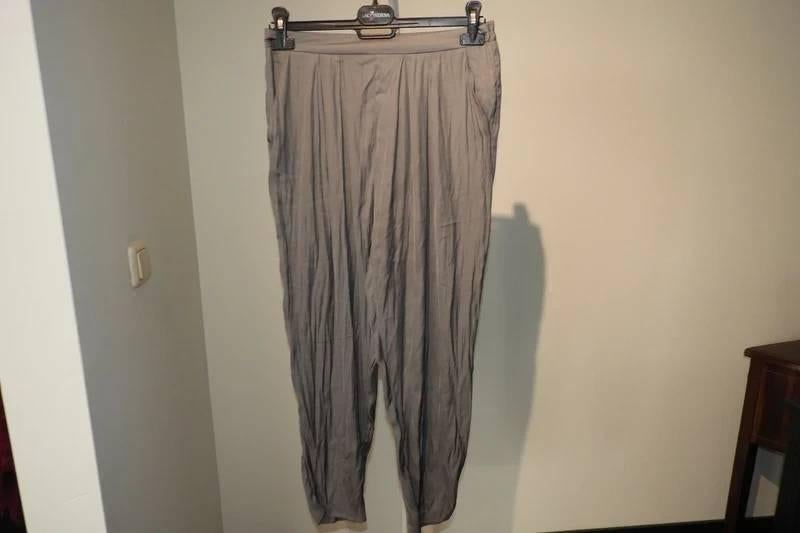 Hofmann Copenhage zijde achtige broek harem look grijs36/38, Kleding | Dames, Broeken en Pantalons, Verzenden, Zo goed als nieuw
