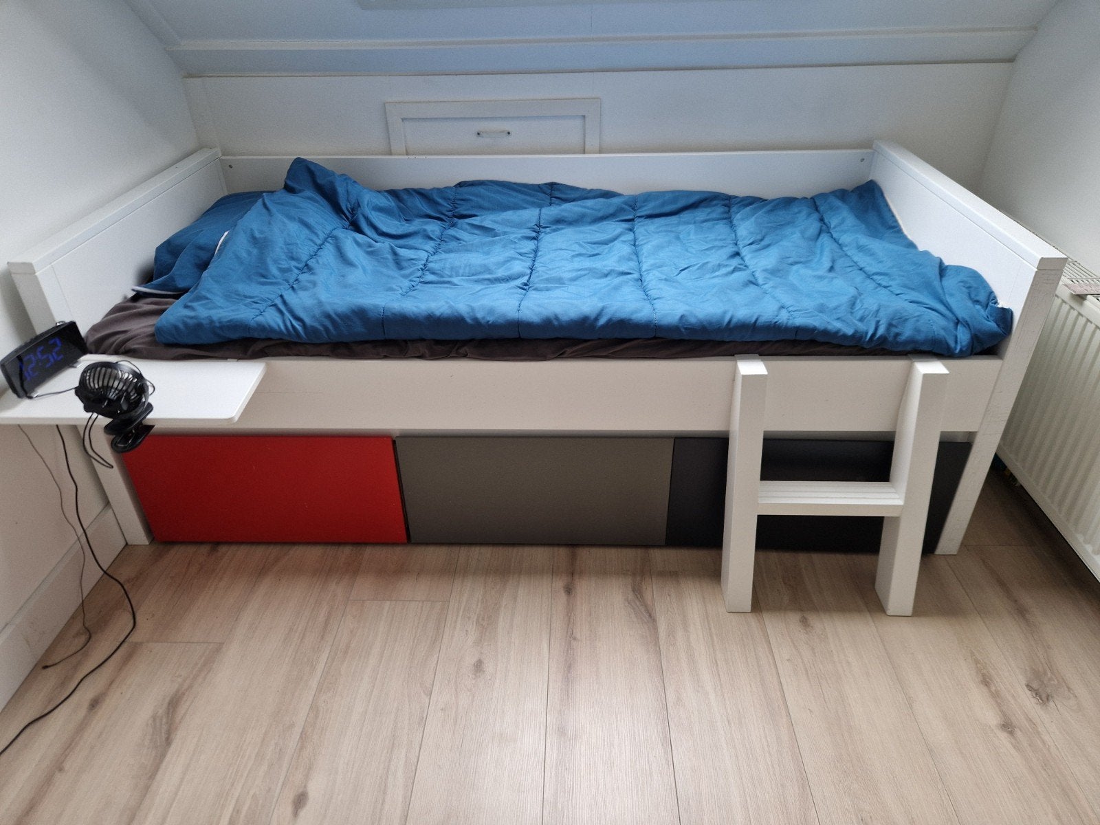 Wit bed (bopita) met opberglades en trappetjeō, Ophalen, Gebruikt, 90 cm, Eenpersoons