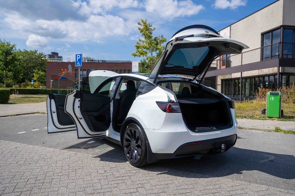 Tesla Model Y Performance 4WD 2022 – Enhanced -Trekhaak- BTW, Auto's, Tesla, Automaat, 1972 kg, Wit, Origineel Nederlands