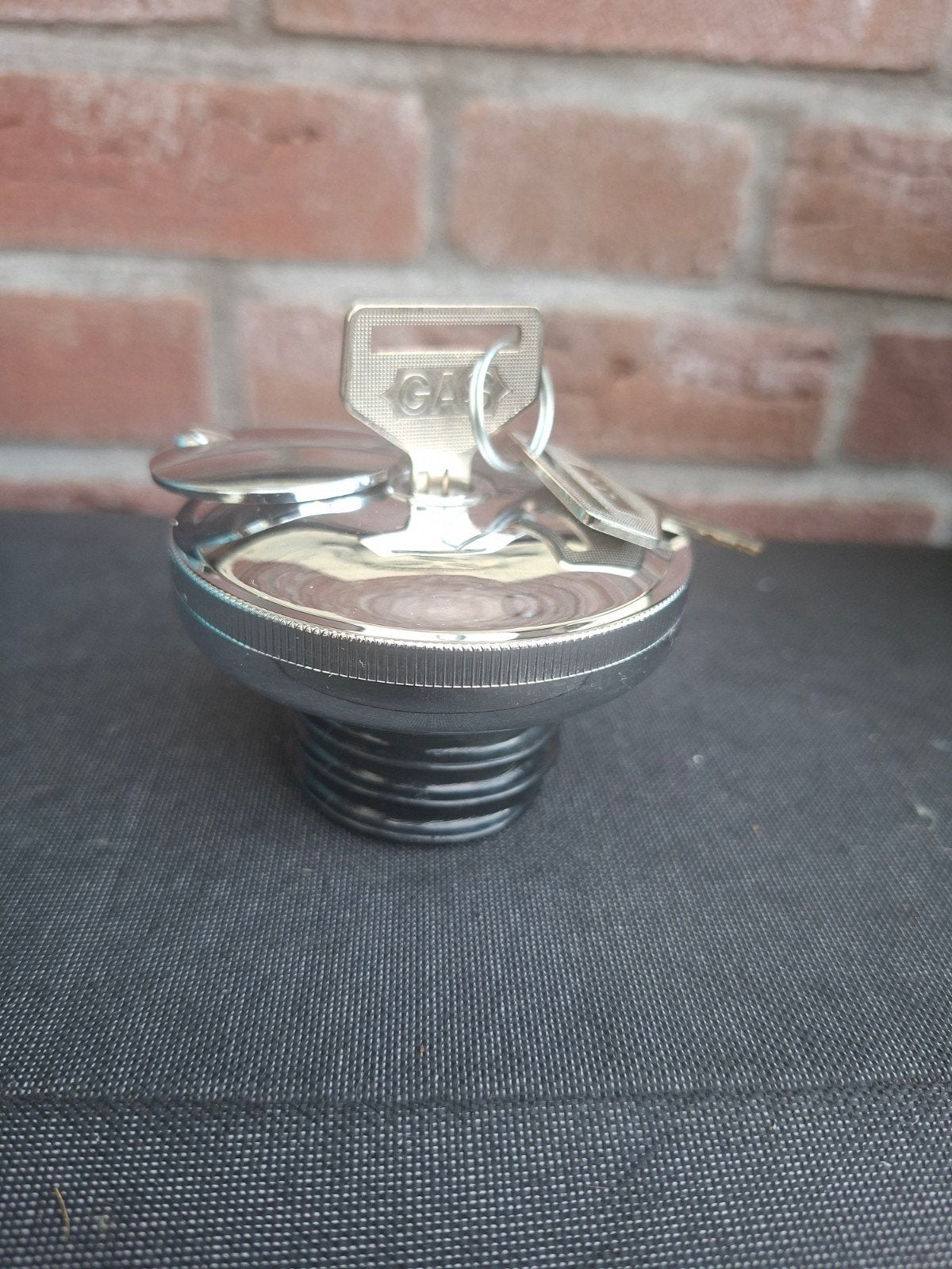 Harley davidson Tank dop slot nieuw rechts draaiende, Ophalen, Nieuw