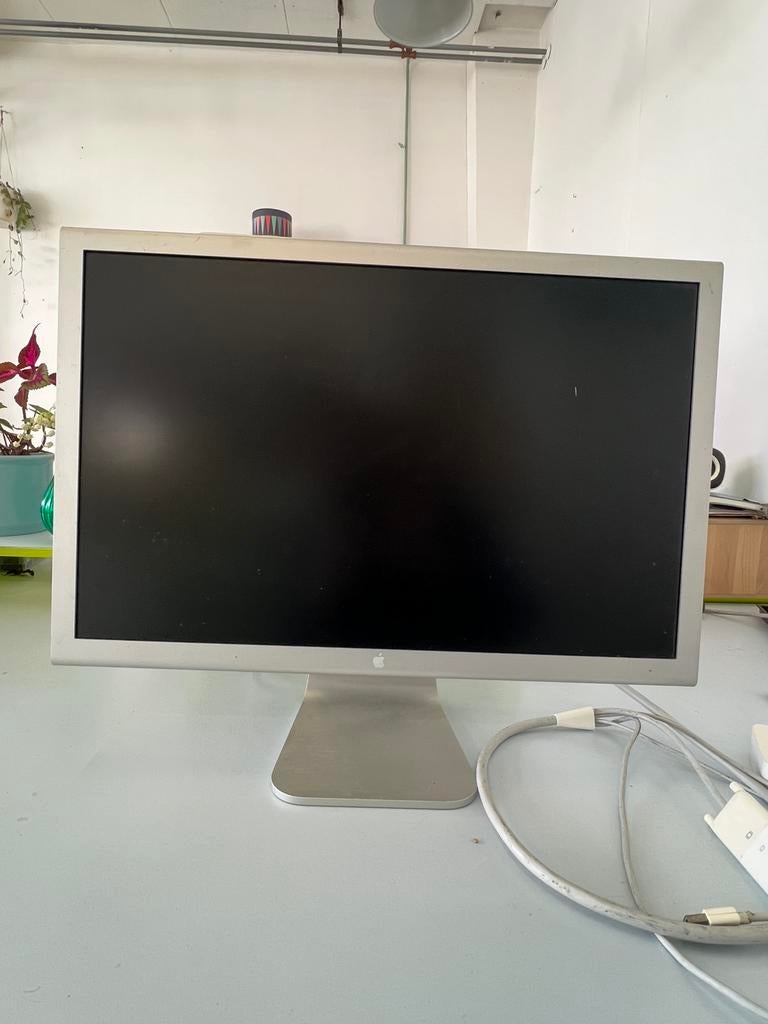 Apple cinema HD display, Computers en Software, Monitoren, Ophalen of Verzenden, Zo goed als nieuw, Onbekend, 60 Hz of minder