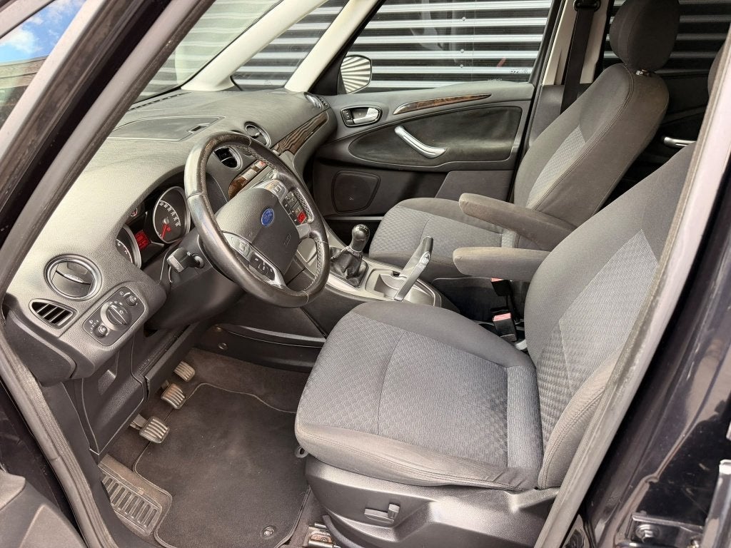 Ford Galaxy 2.0-16V Ghia 7 PERSOONS| CLIMA| CRUISE| TREKHAAK, Auto's, Stof, Gebruikt, 7 stoelen, Zwart