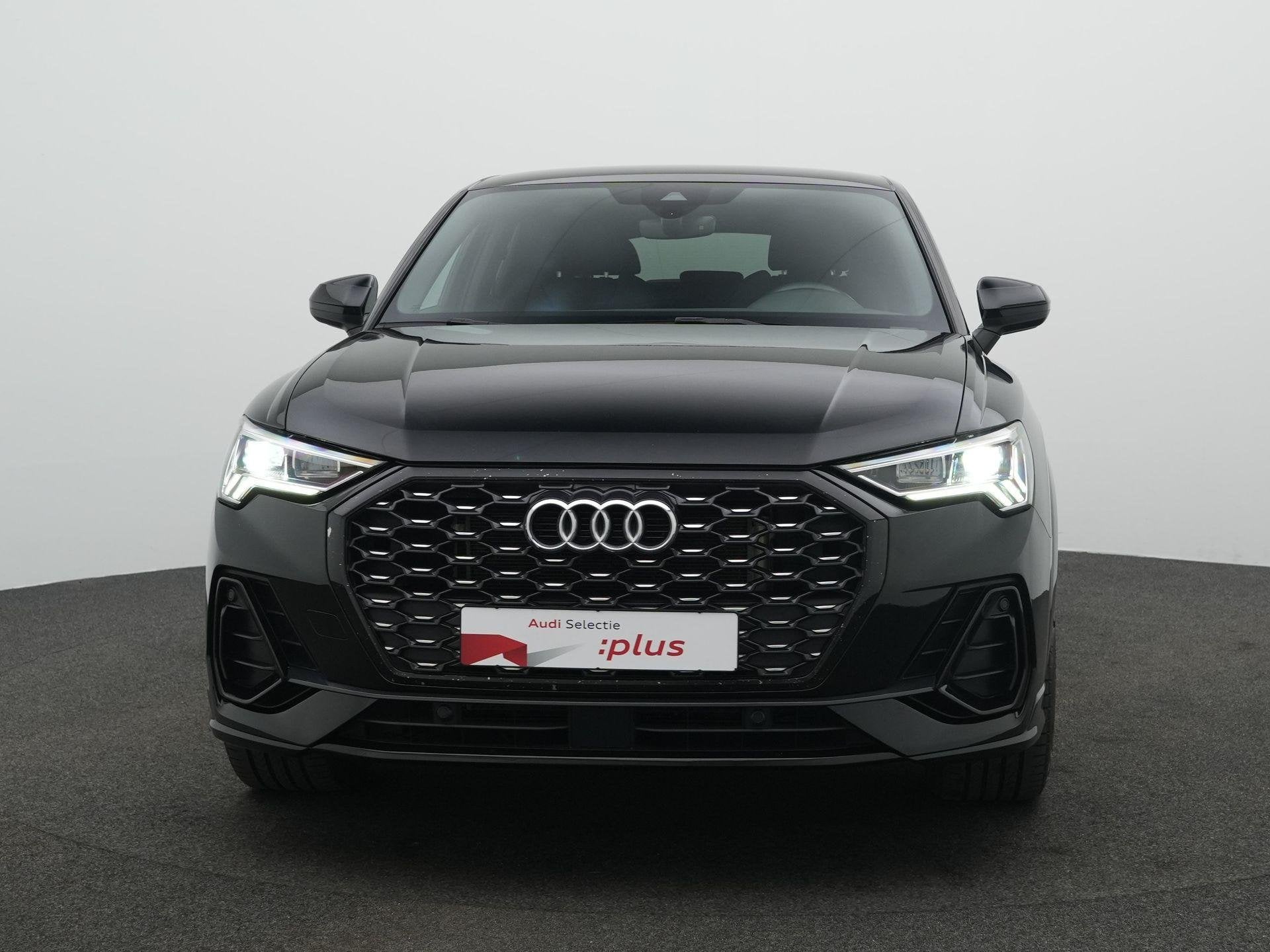 Audi Q3 Sportback 45 TFSI e 245pk S line | Leder | Achteruit, Gebruikt, Zwart, Hybride Elektrisch/Benzine, 13 kWh