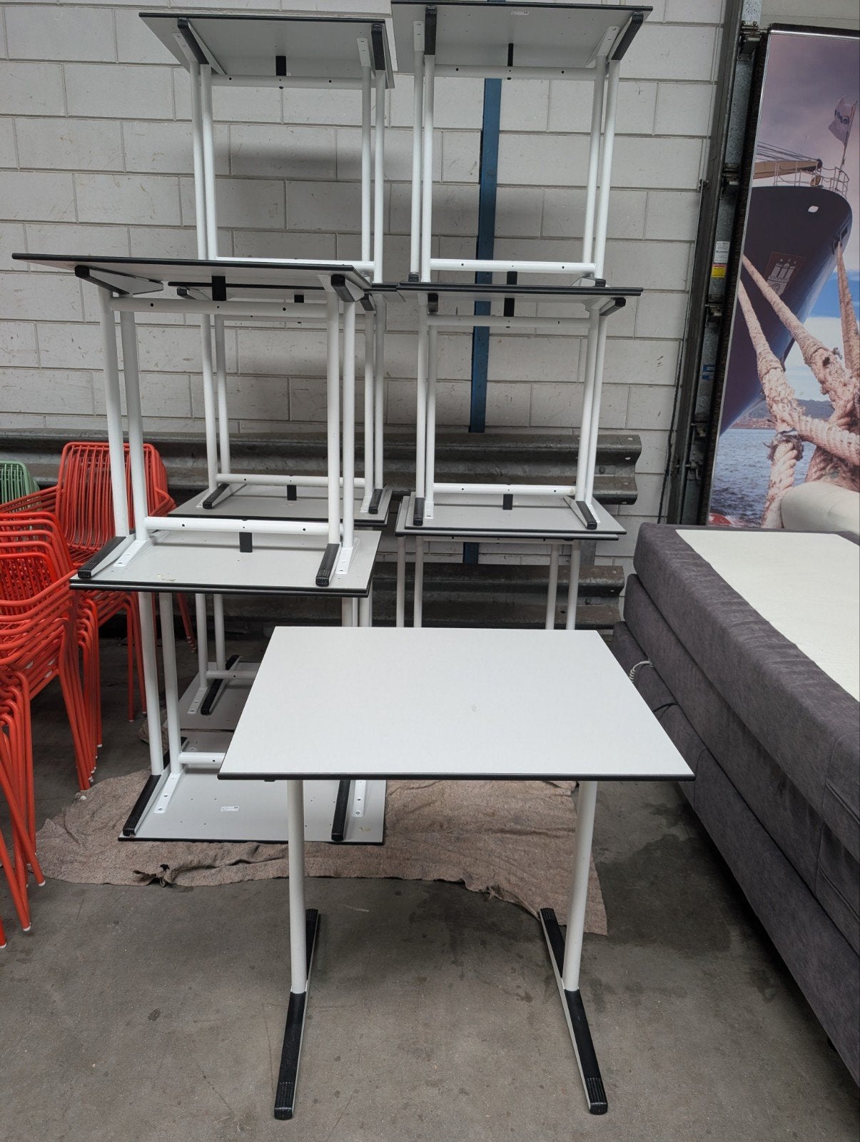 22 nette schooltafels - 19 standaard, 3 hogere modellen, Doe-het-zelf en Verbouw, Ophalen, Gebruikt, Minder dan 130 cm