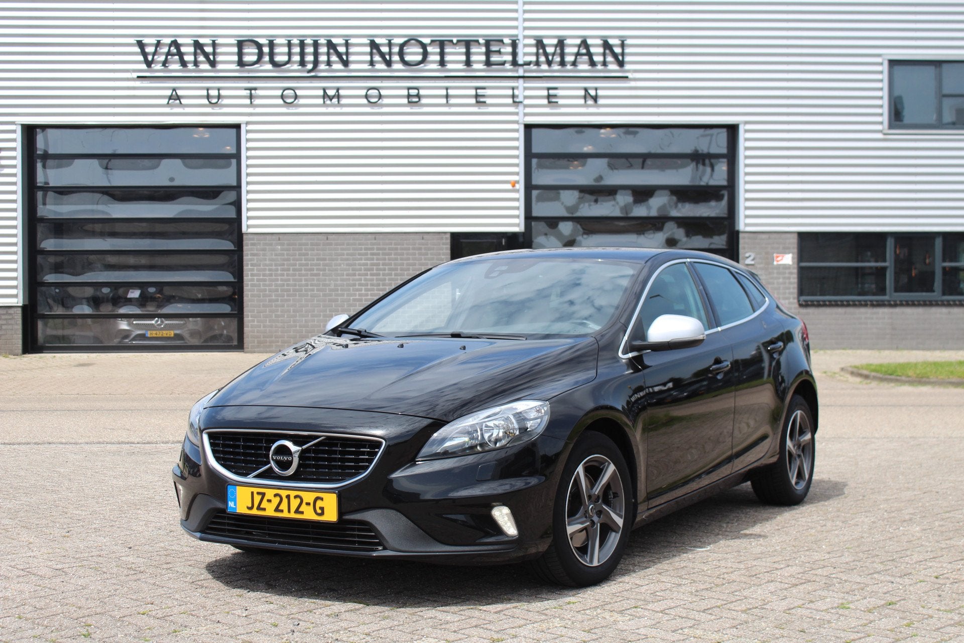 Volvo V40 2.0 T2 R-Design / Stoelverwarming / Standkachel /, Auto's, Volvo, Voorwielaandrijving, Gebruikt, 4 cilinders, Bedrijf