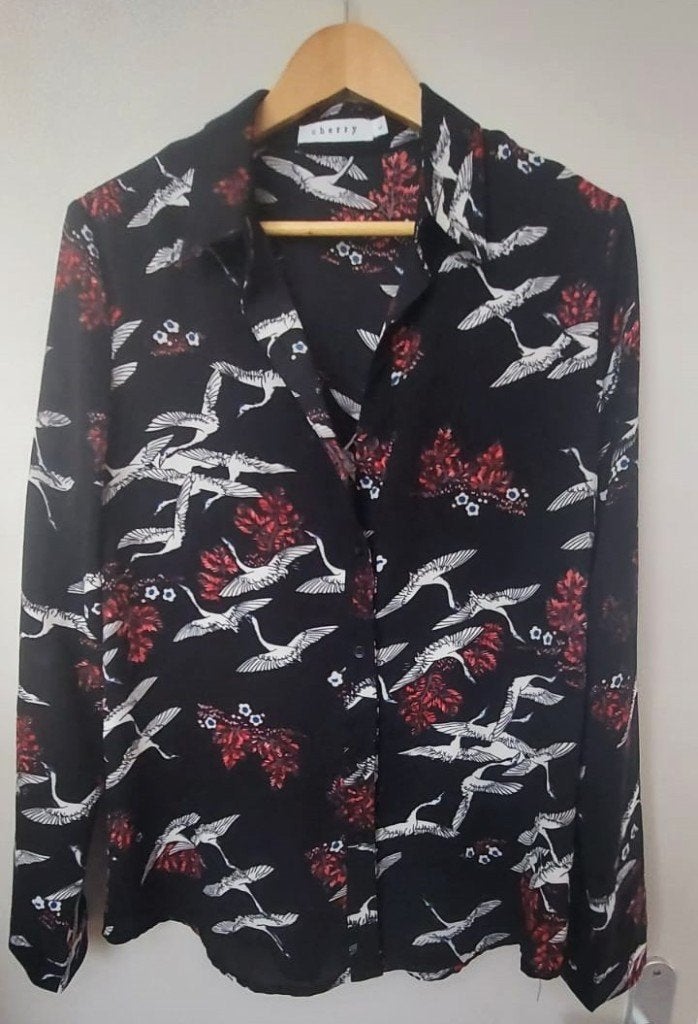 Cherry blouse met kraanvogelprint - Maat L, Maat 38/40 (M), Zwart, Ophalen of Verzenden, Zo goed als nieuw