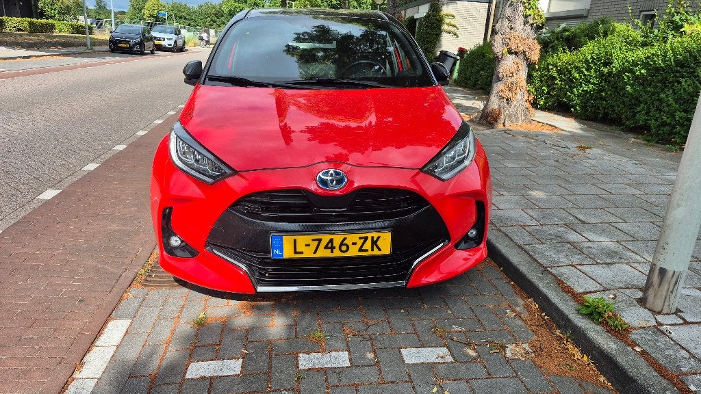Toyota Yaris 1.5 Hybrid 116pk  Launch Edition 2020, Auto's, Toyota, 450 kg, Zwart, 450 kg, 49 €/maand