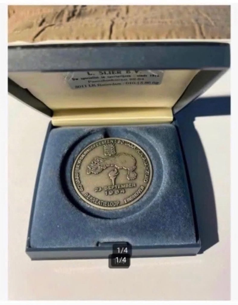 Penning medaille Eindhoven 1984 recreatie loop in doosje, Postzegels en Munten, Penningen en Medailles, Ophalen of Verzenden, Overige materialen