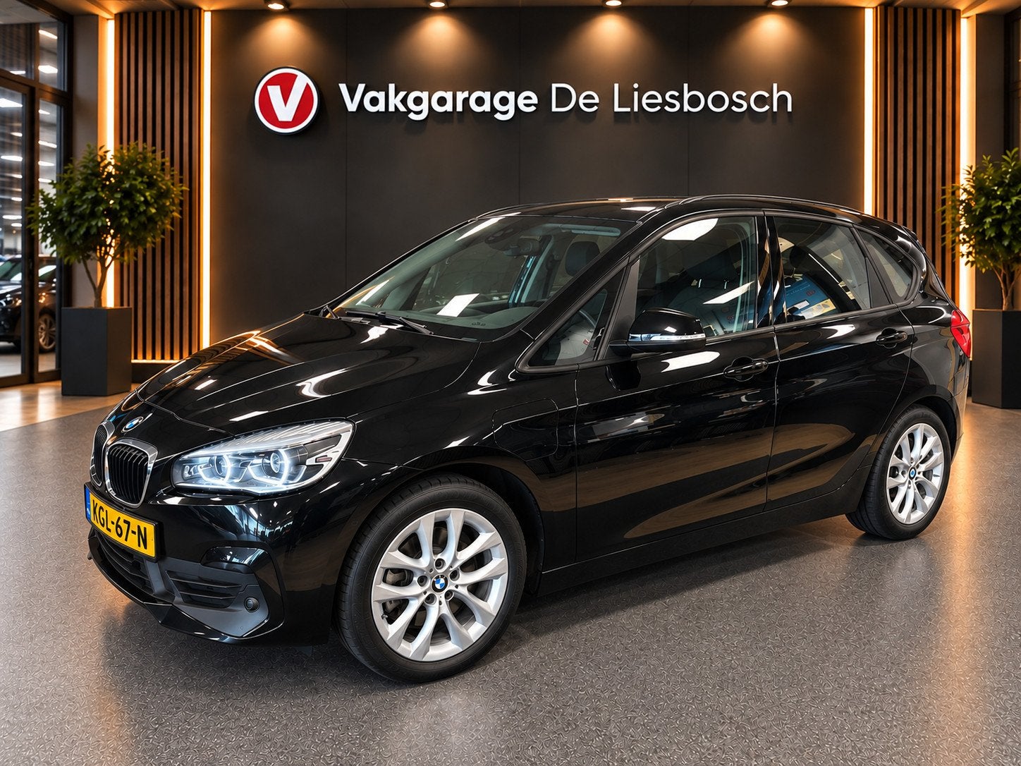 BMW 2-serie Active Tourer 225xe iPerformance High Executive,, Auto's, Automaat, Gebruikt, 1650 kg, Zwart