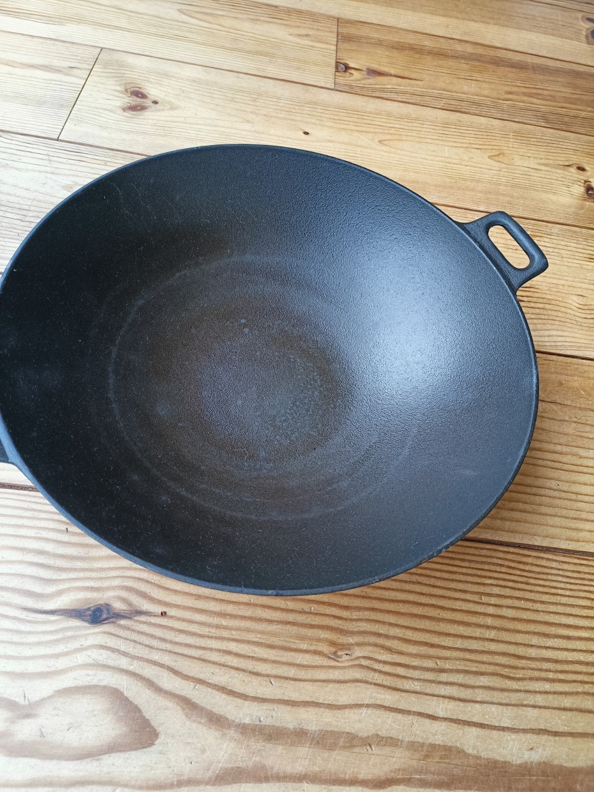 Gietijzeren Wokpan - 35cm diameter, Huis en Inrichting, Gietijzer, Ophalen of Verzenden, Zo goed als nieuw, Keramische plaat
