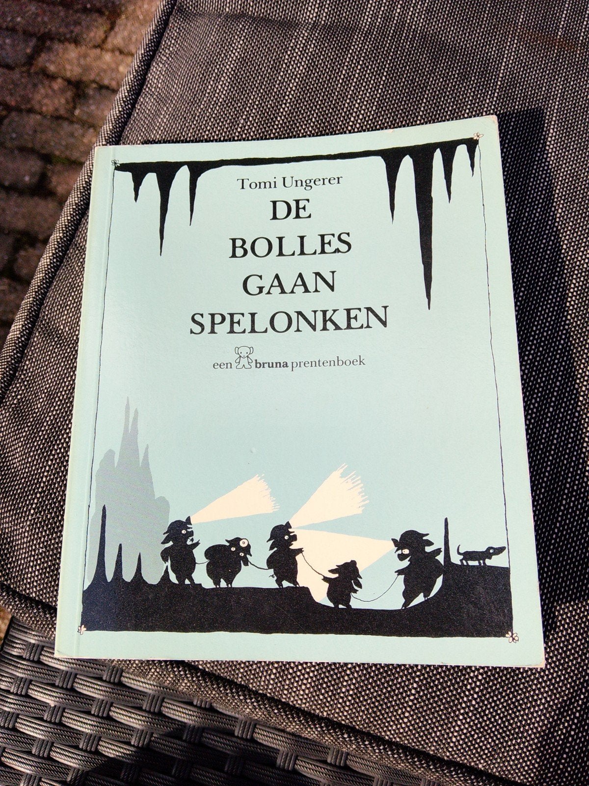 De Bolles Gaan Spelonken - Tomi Ungerer (Prentenboek), Boeken, Ophalen of Verzenden, Gelezen, Tomi Ungerer, Prentenboek